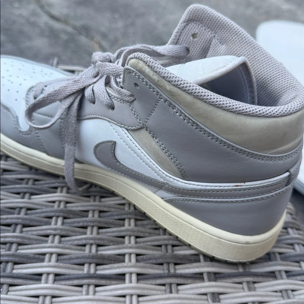 Air Jordan 1 Mid Grey White‎ 554724-082 Size 10.5